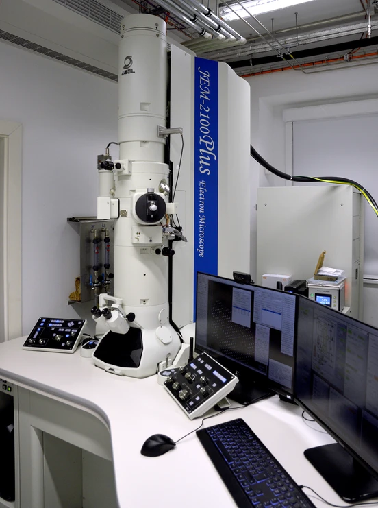 Transmisní elektronový mikroskop Jeol JEM-2100PLUS