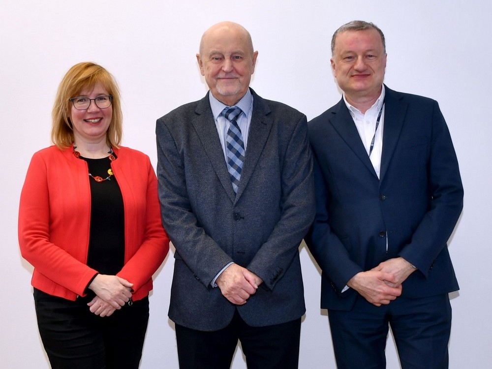 Zleva: Dr. Irena G. Stará, prof. František Švec, prof. Jan Konvalinka (Foto: Michal Hoskovec / ÚOCHB)