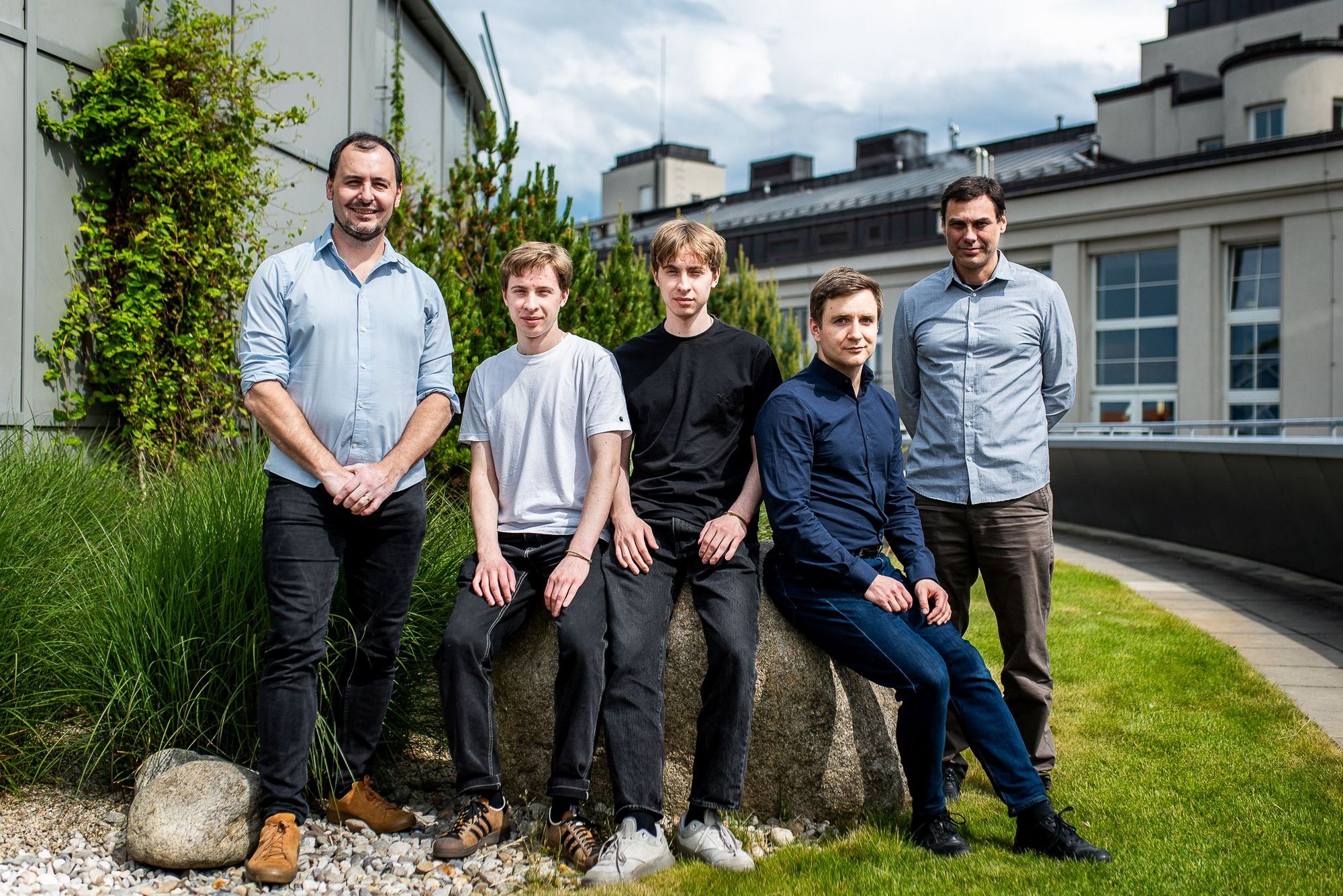 Researchers from IOCB Prague and CIIRC CTU discover unknown molecules with the help of AI