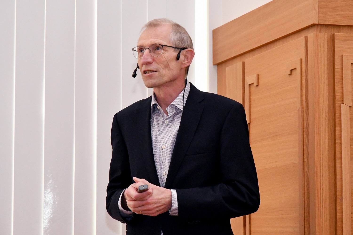 Karl-Heinz Altmann delivered the 2022 Tony Holý Lecture