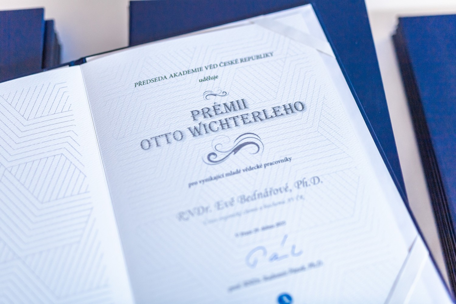Eva Bednářová a Tito Damiani obdrželi Prémii Otto Wichterleho