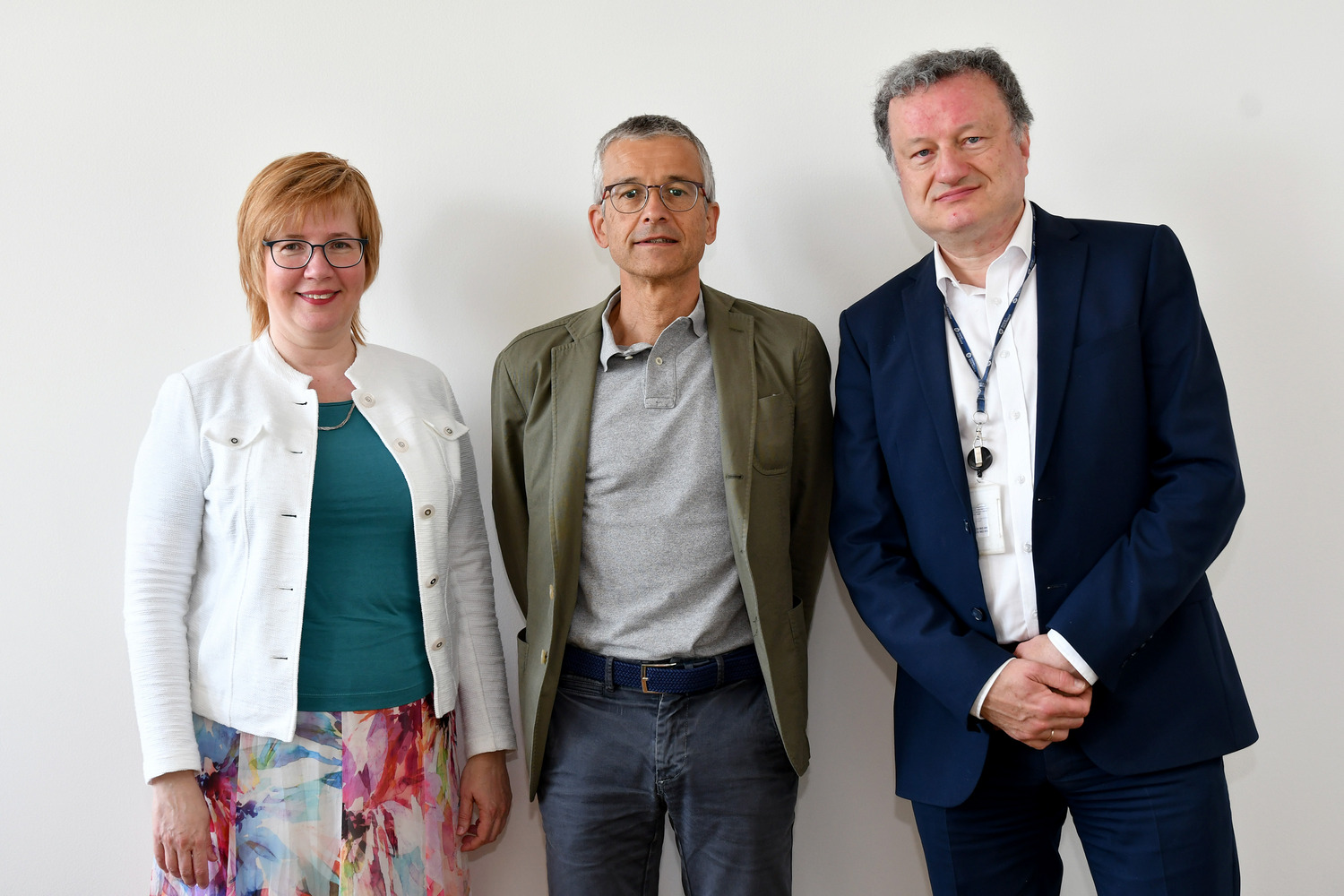 From the left: Dr. Irena Stará, IOCB Invited Lectures Series organizer; Prof. Eric Vauthey, University of Geneva; Prof. Jan Konvalinka, IOCB Prague director. Photo: Michal Hoskovec / IOCB Prague