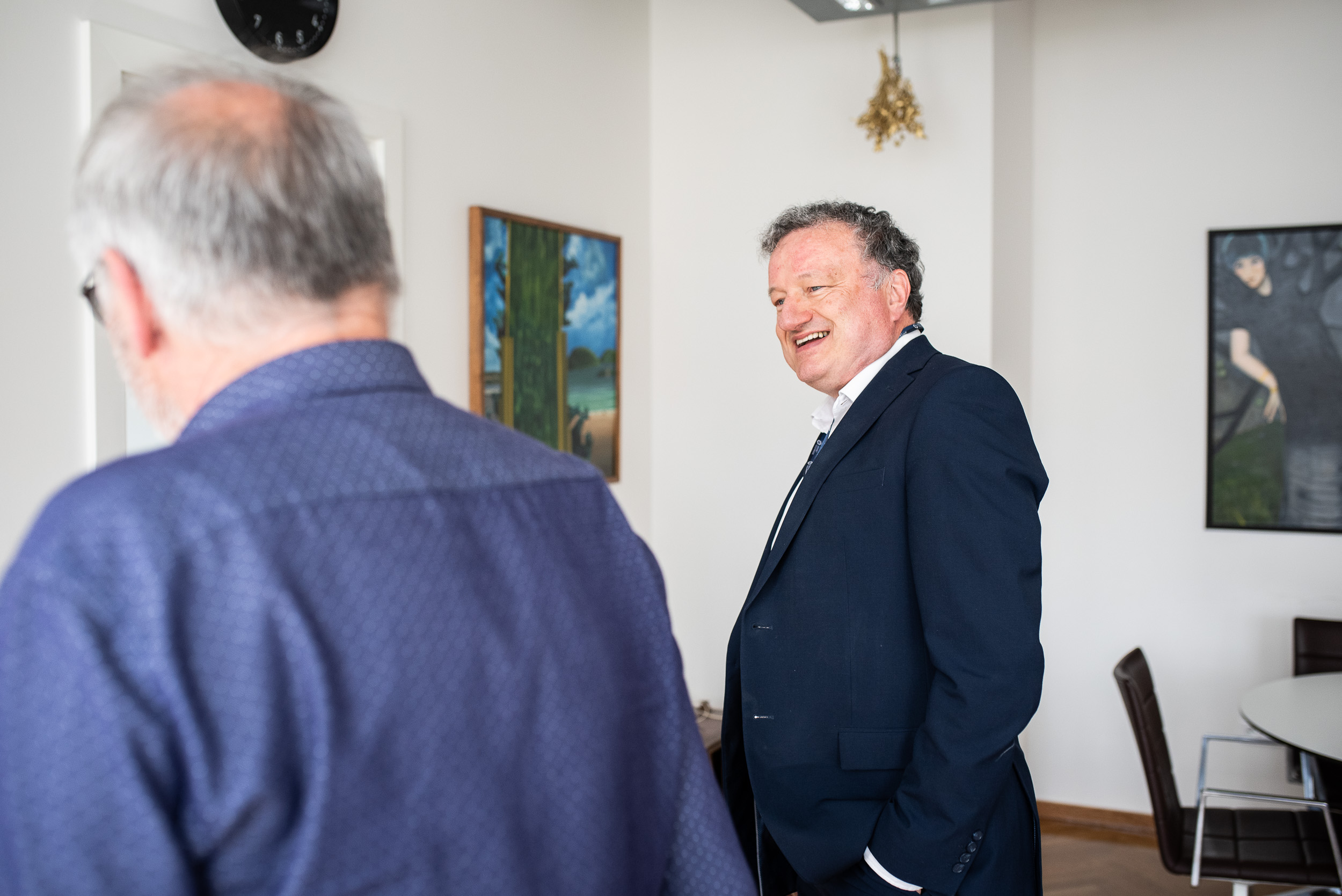 Jan Konvalinka was introduced to his new office by his predecessor Zdeněk Hostomský (Photo: Tomáš Belloň / IOCB Prague)