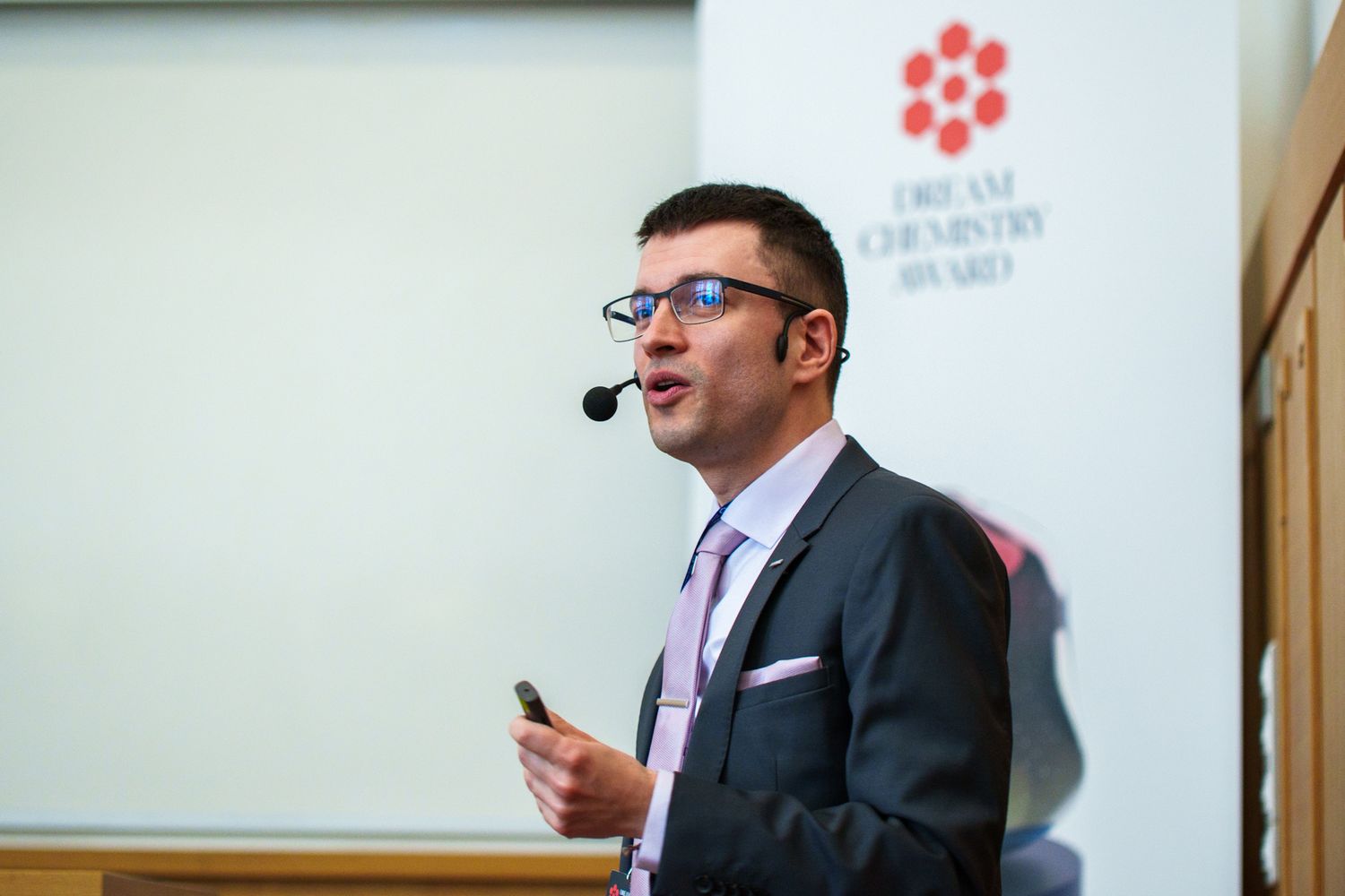 For the first time ever, a Czech scientist wins the international Dream Chemistry Award