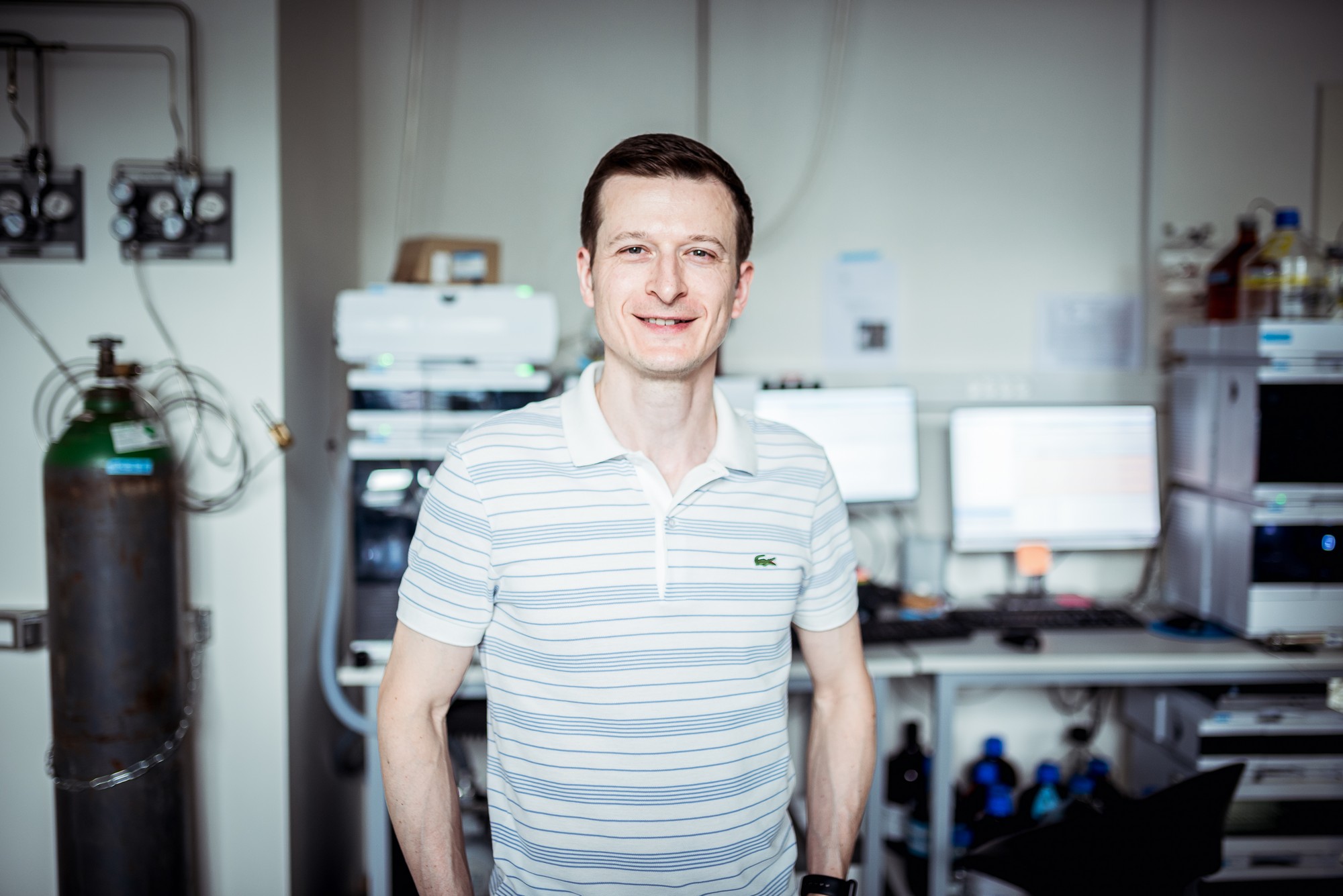 Miloslav Polášek: Inovace v chemii – od léčby rakoviny až po kódované molekuly (Týden Akademie věd)