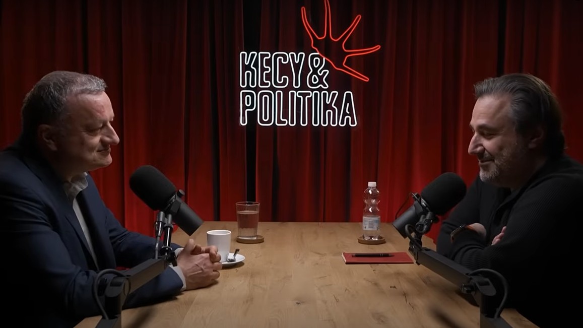 Podcast Kecy a politika: Trump se obklopil groteskně neschopnými lidmi, říká Jan Konvalinka z ÚOCHB