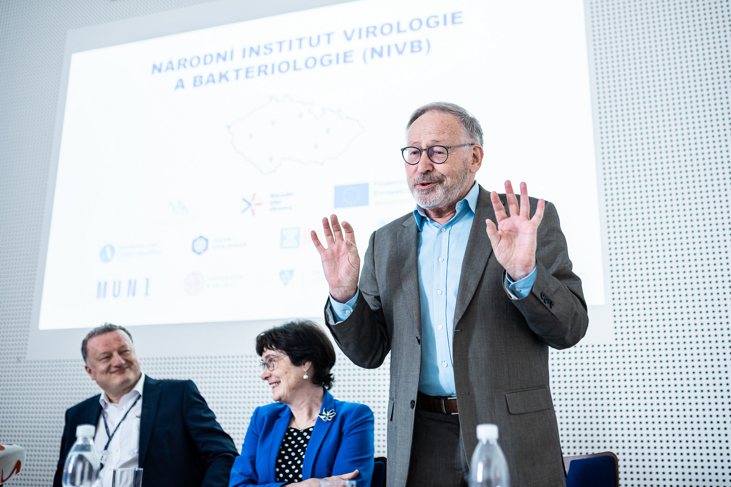 Řešitel a vědecký koordinátor projektu NIVB, dr. Zdeněk Hostomský (Foto: Tomáš Belloň / ÚOCHB)