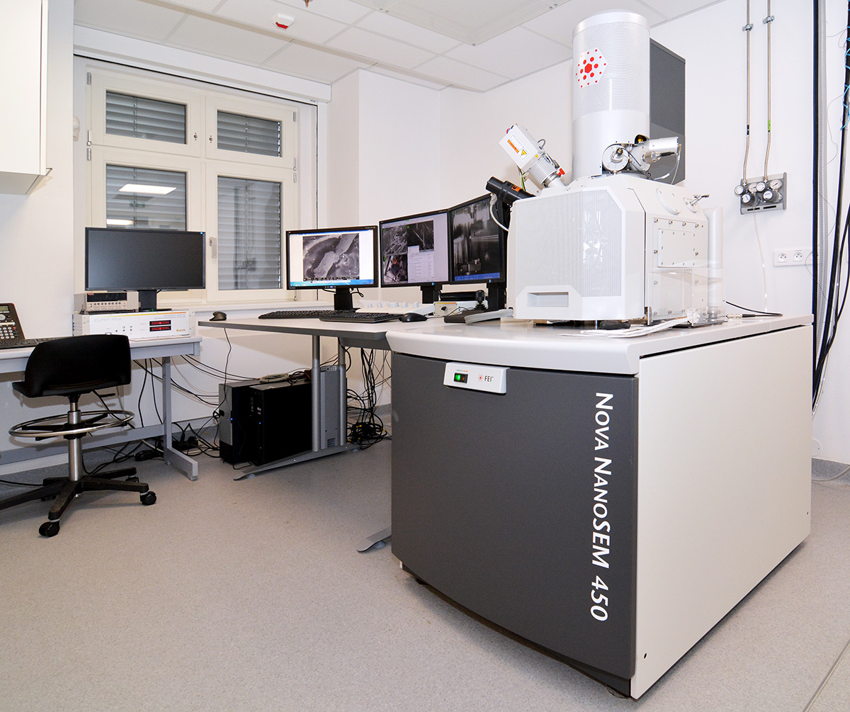Skenovací elektronový mikroskop Nova NanoSEM 450