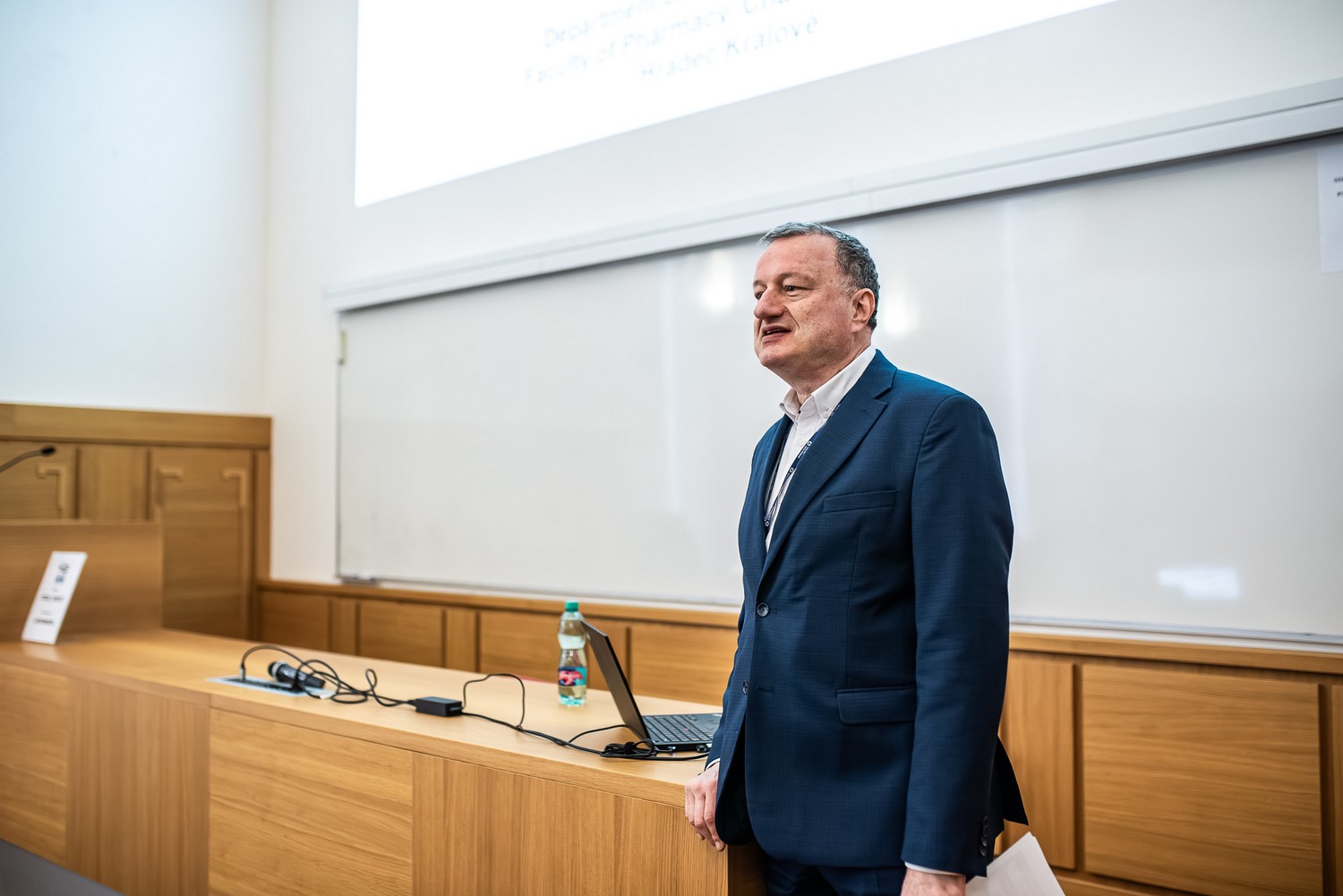 prof. Jan Konvalinka, ředitel ÚOCHB (Foto: Tomáš Belloň / ÚOCHB)